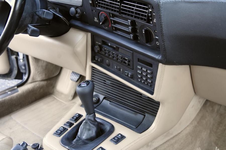 Детали интерьера BMW M6 (E24) 1988 года  (NA) (фото 59 из 158)